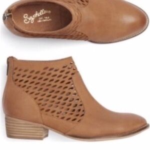 Anthropologie Ankle Boots Seychelles Waypoint Perforated Leather 1.5" Heel